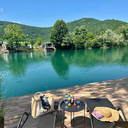 Unavis Villa *