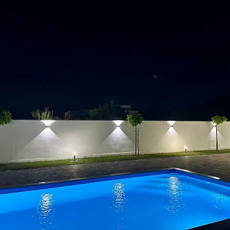 Unavis Villa *